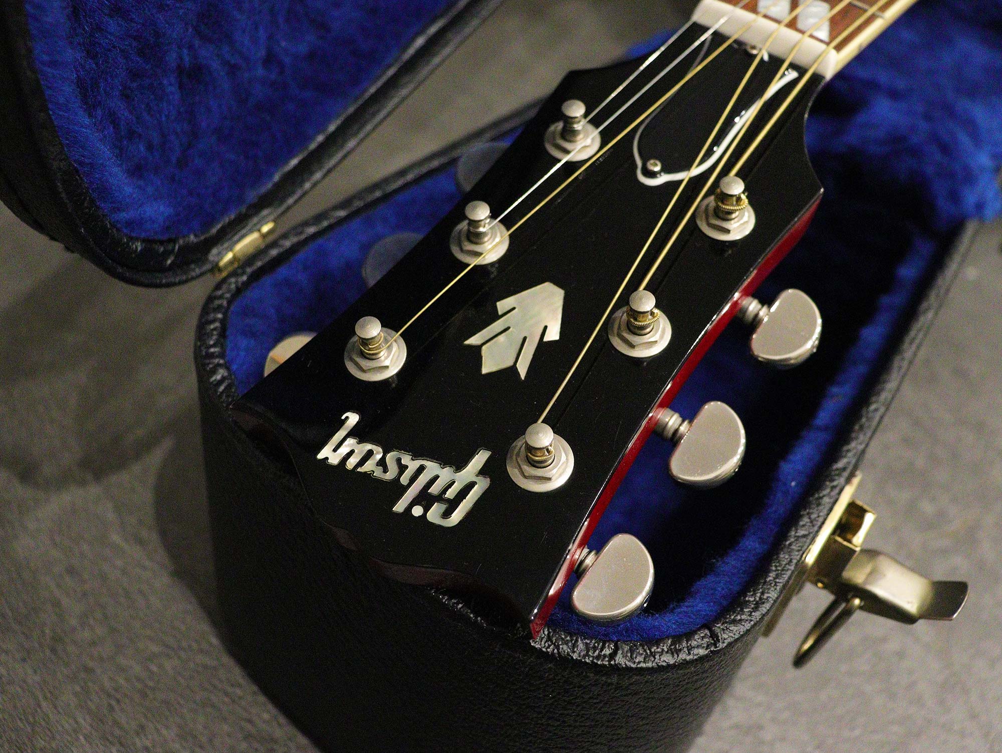 Gibson DOVE Antique Natural 2010